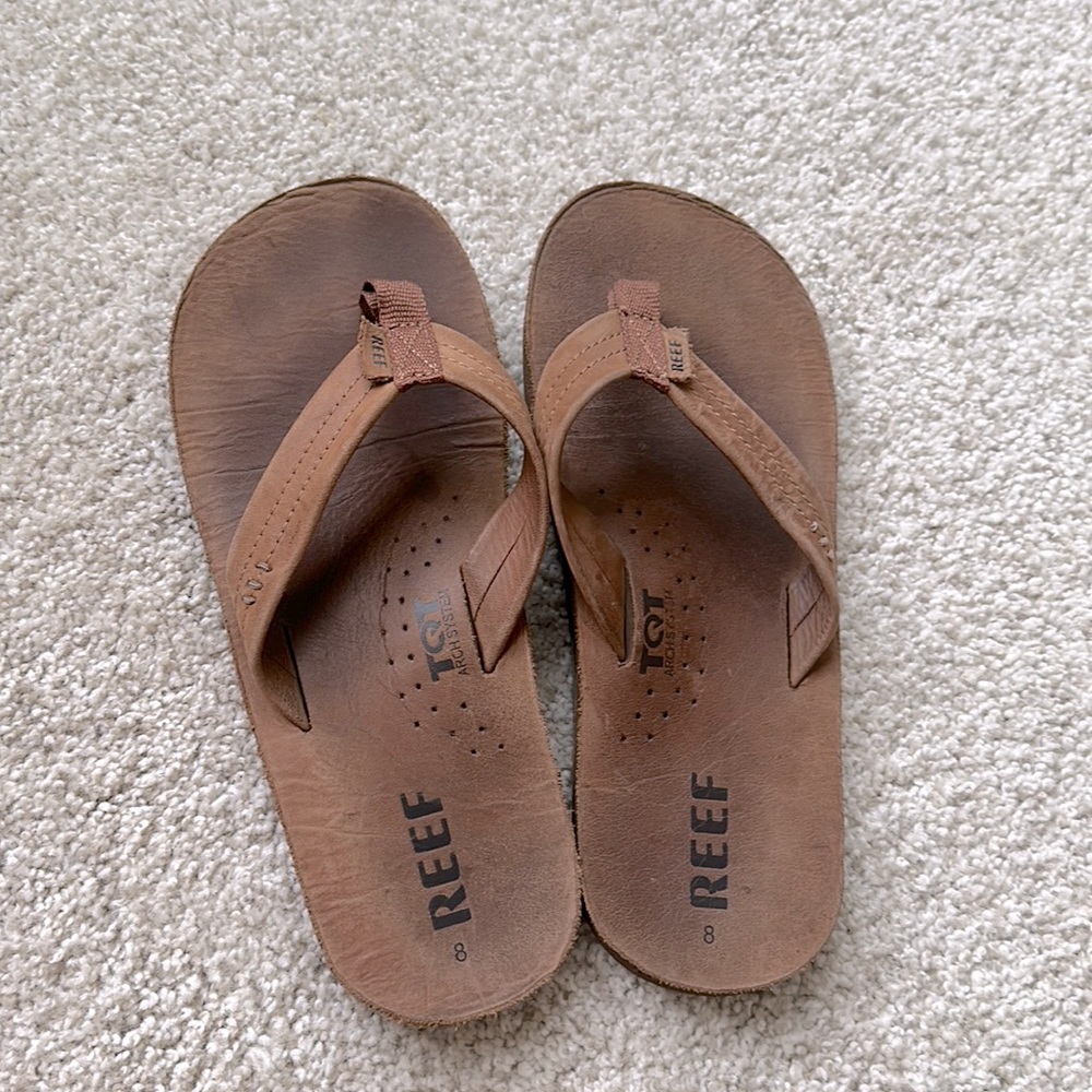 Men’s size 8 reef leather flip flops